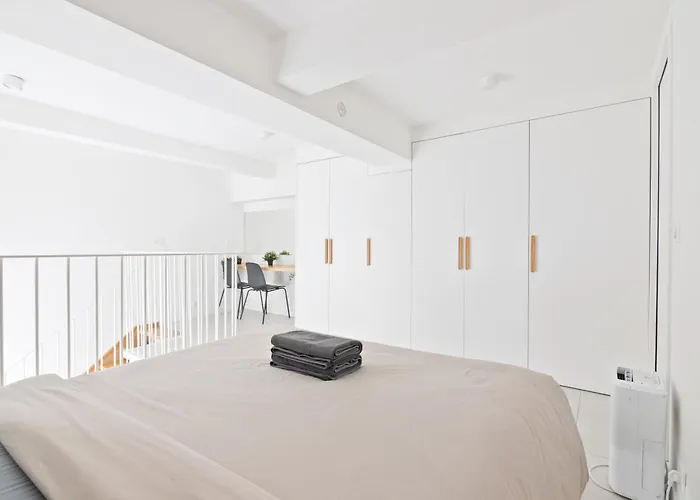 Luxurious Mezzanine Quartier Tour Eiffel Apartment *